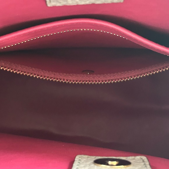 Kate Spade leather shoulder purse. - Picture 10 of 16